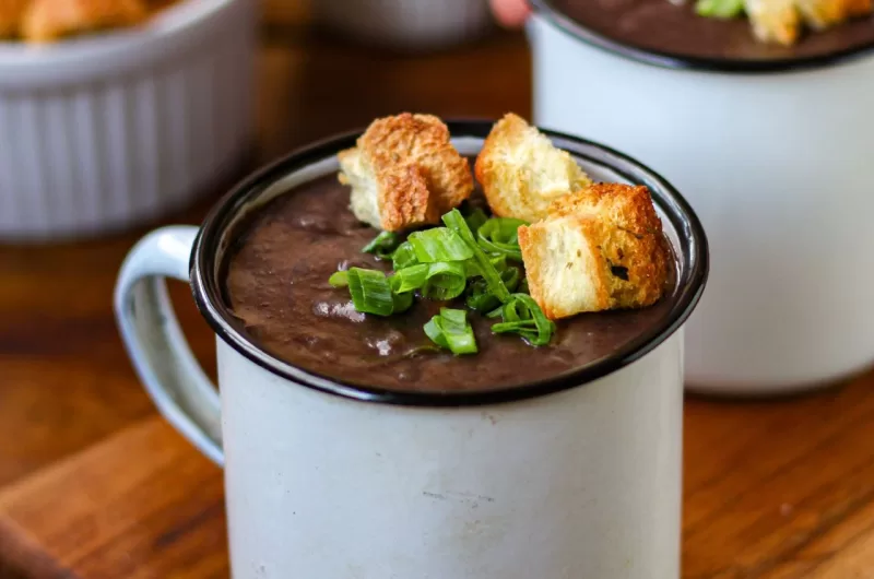 Caldinho de Feijão Vegano e Defumado – Receita Fácil e Confortante